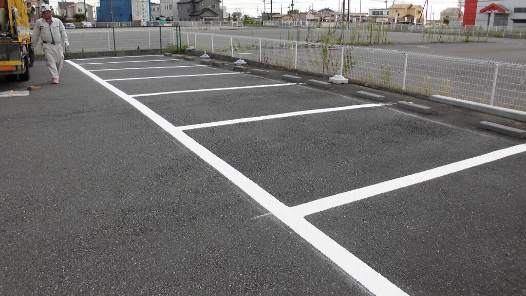 会社や事務所の駐車場の白線ライン引き直し工事工事の完了