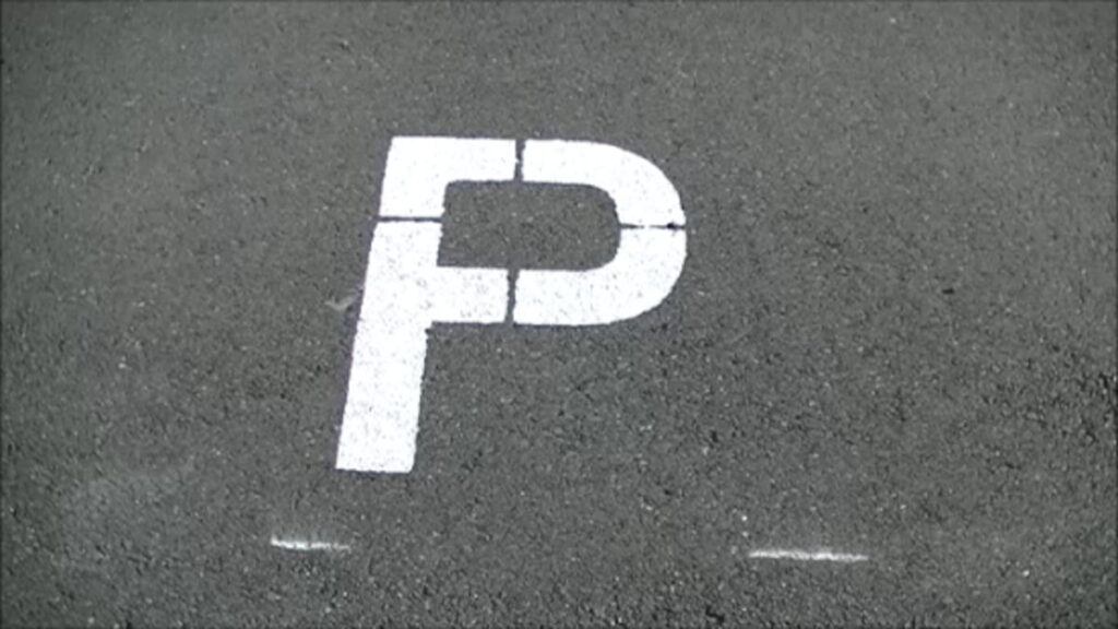 「P」の文字の設置工事の完了