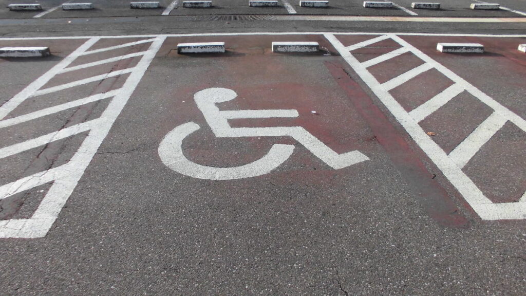 身障者用駐車場のリニューアル工事