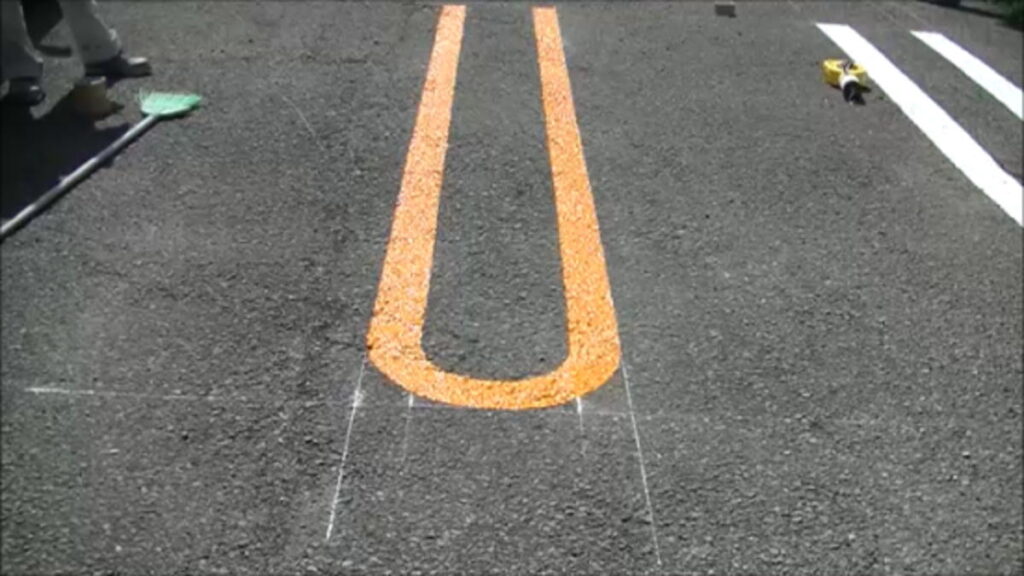 駐車場の黄色ラインのペイント工事の完了
