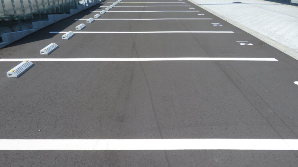 駐車場の区画線変更工事の着工前