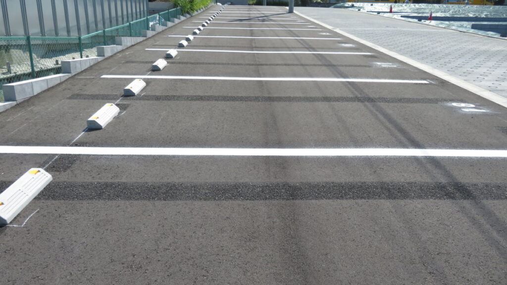 駐車場の区画線変更工事の完了