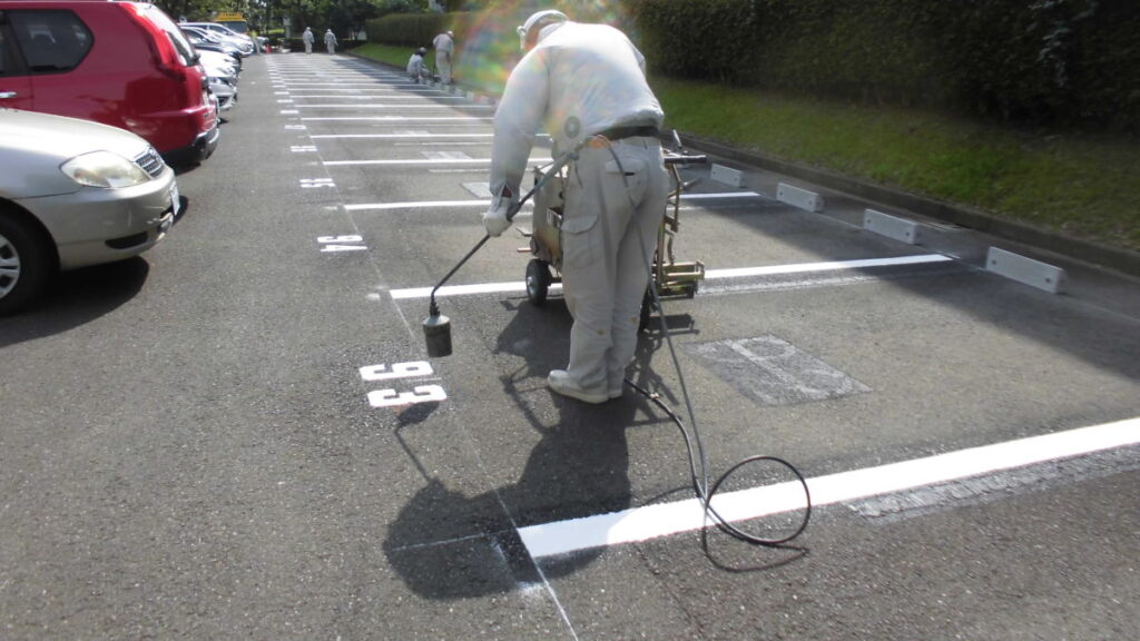 駐車番号および車止めの設置工事