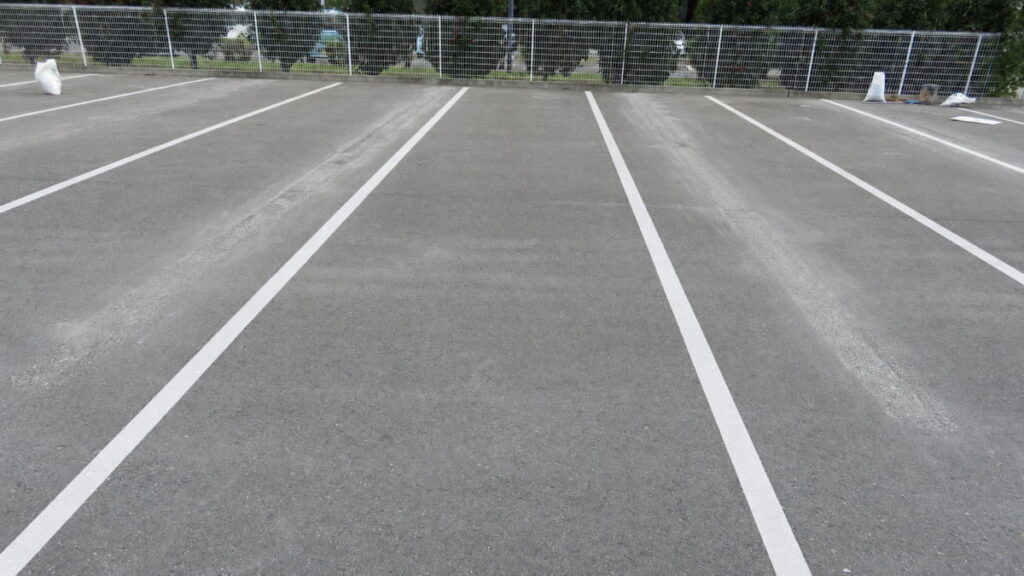 運送会社物流センター駐車場の白線ライン書き換え工事完了